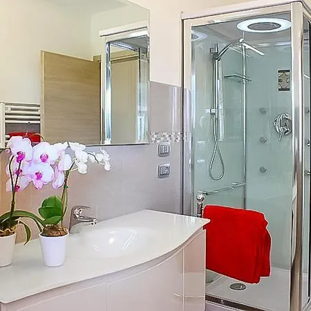 Piccola Orchidea Piccola Orchidea Giardino Ferienwohnung Mit Pool Lägenhet *